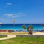 Marina By Fig Tree Bay *